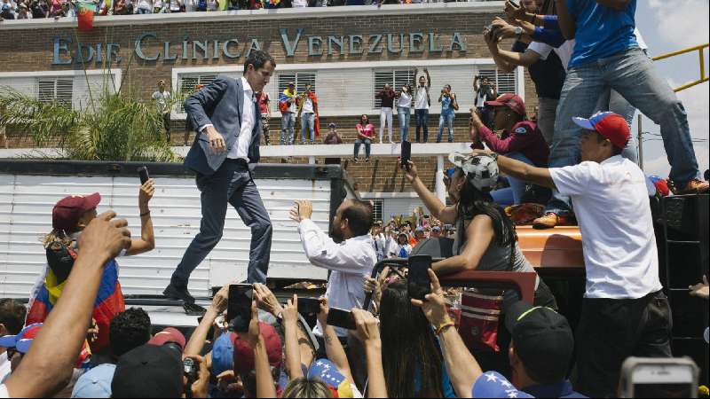 Guaidó eleva la presión con una gira por Venezuela 