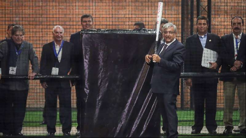 Obrador convierte al béisbol en un asunto de Estado