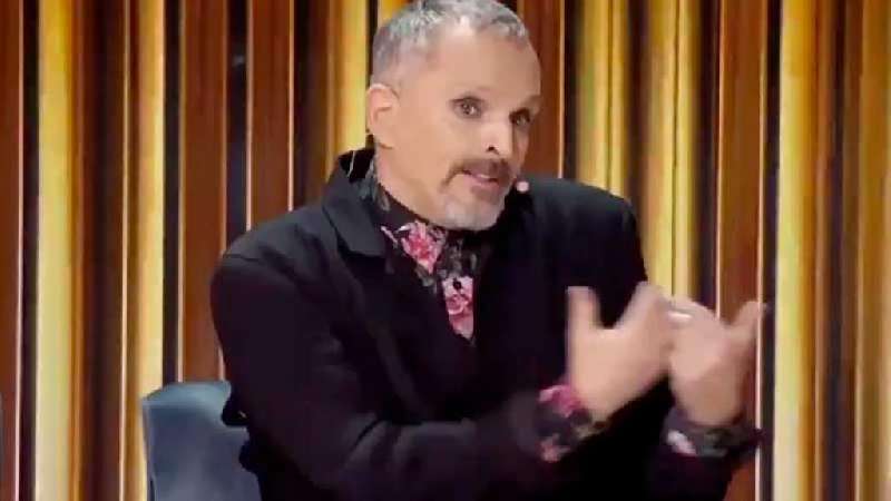 ¡No es broma! En redes piden que subtitulen a Miguel Bosé