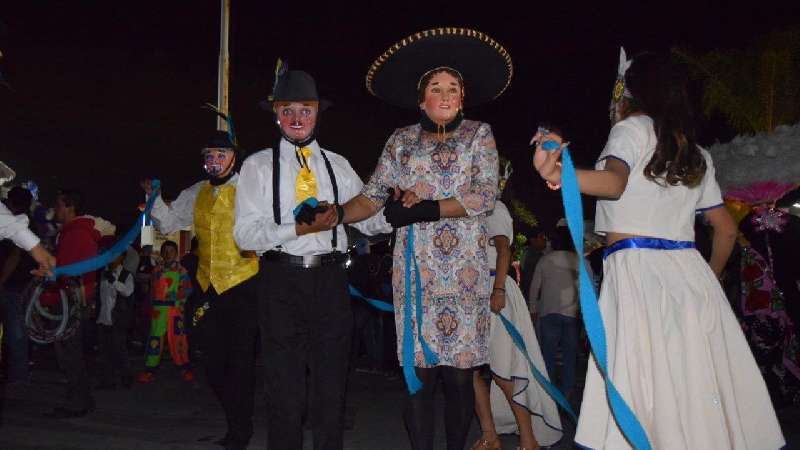 Apoya Badillo Jaramillo Remate de Carnaval 