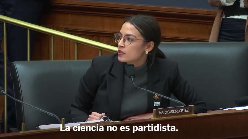 Ocasio-Cortez pide estar a la altura ante el cambio climático