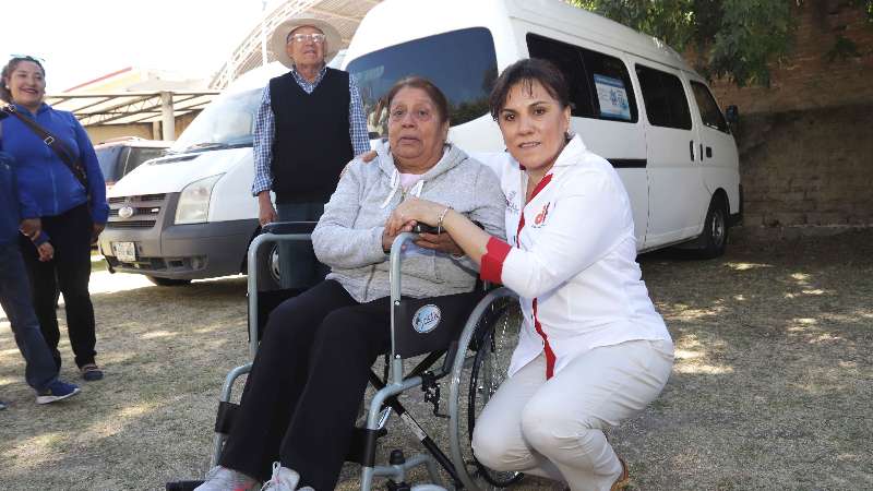 Entrega Chávez 32 apoyos funcionales a personas con discapacidad