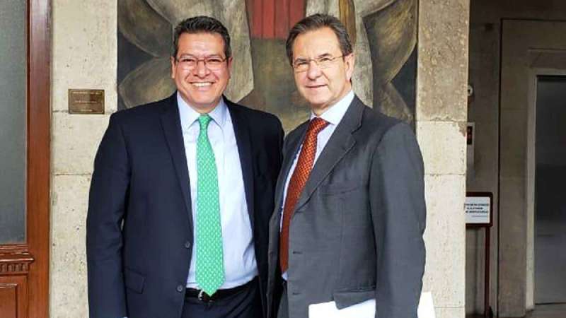Se reúnen Marco Mena y Esteban Moctezuma, secretario de educación