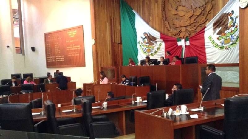 Diputados permiten ingobernabilidad en Ixtenco, reciben favores
