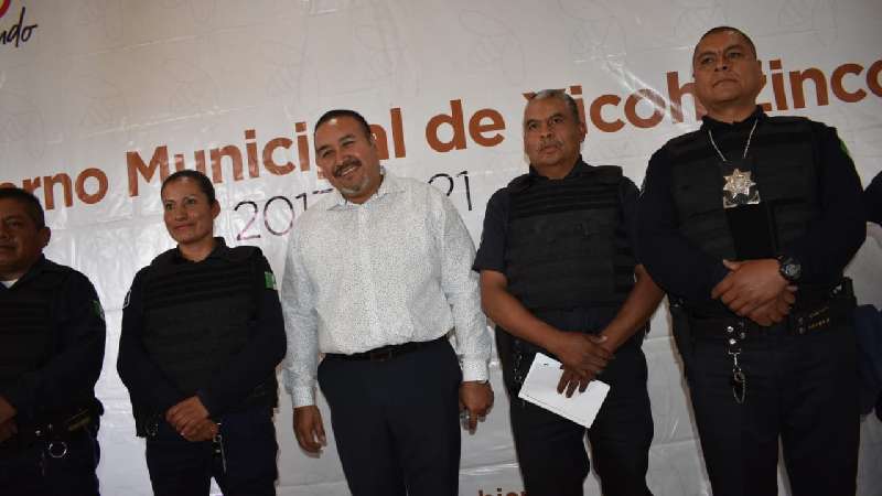 Anuncia José Isabel Badillo aumento salarial a policías