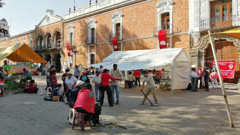 Palacio de Gobierno sitiado, campesinos quieren respuestas