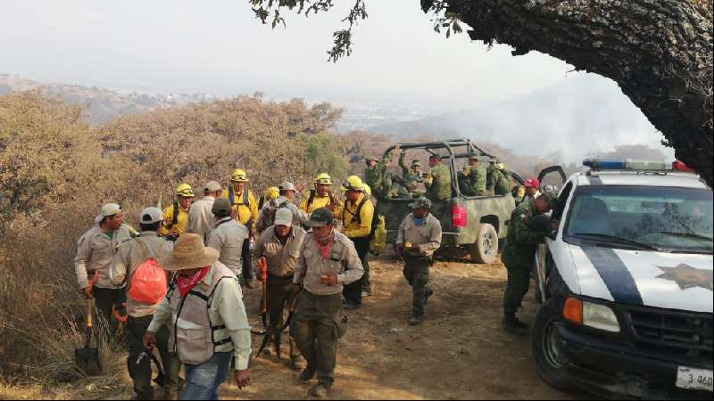 Logran controlar incendio en cerro El Ostol de Tizatlán