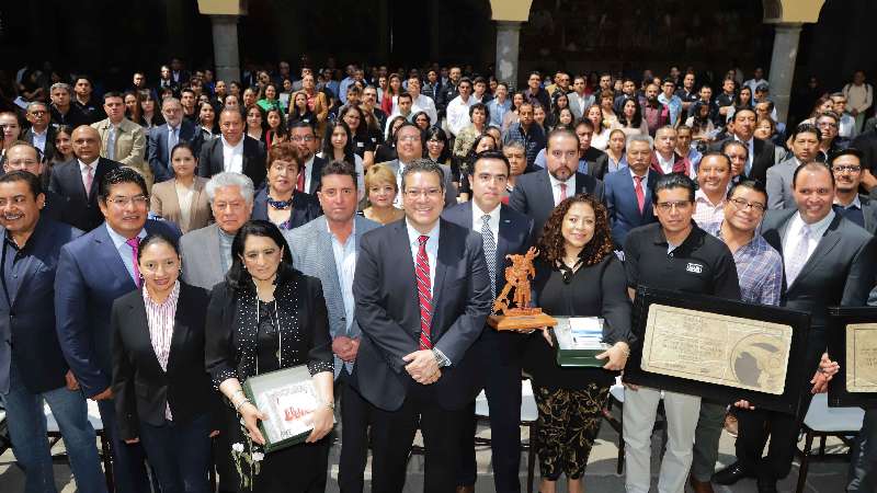 Entrega Marco Mena premio Tlaxcala a la competitividad 2019