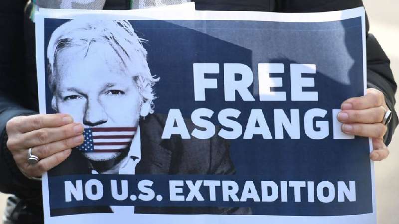 Ecuador acusa a Assange de instalar un “centro de espionaje”