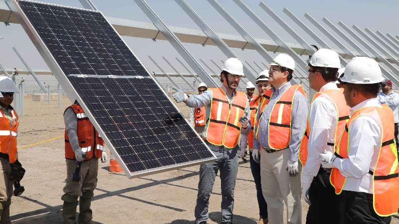 Encabeza Marco Mena inicio de instalación de paneles solares 