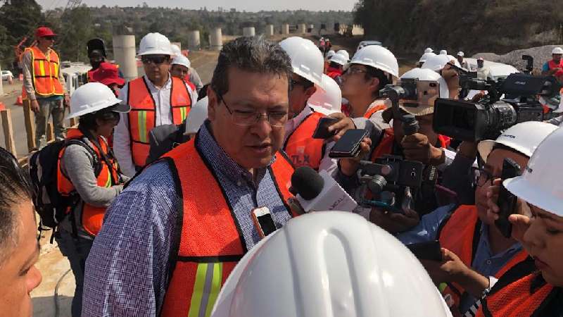 Sin deuda estatal y con ahorros se logra carretera: Mena