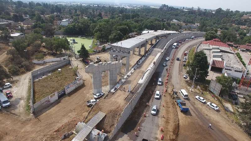 Marco Mena supervisa modernización de carretera Tlaxcala-Apizaco