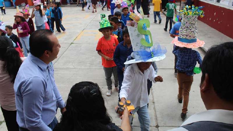 Festejan a niños en Tocatlán