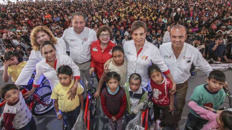 Entrega DIF estatal tres mil bicicletas en festejo de la niñez