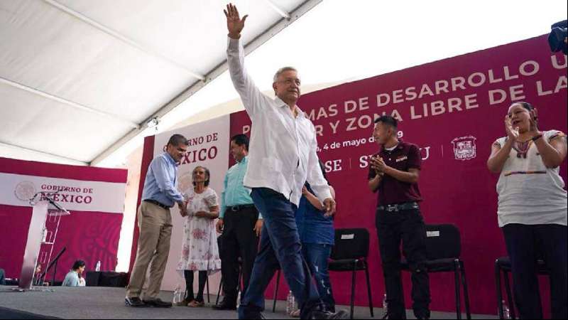 Obrador promete rescatar 63 cuerpos enterrados 