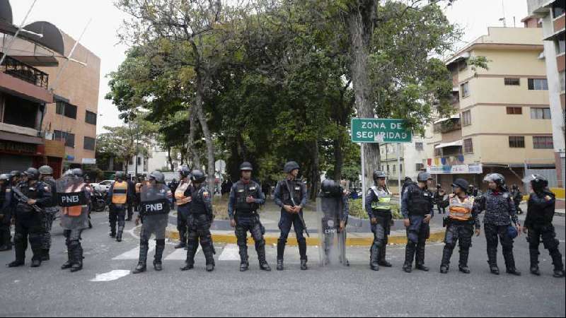 Opositores se concentran en cuarteles