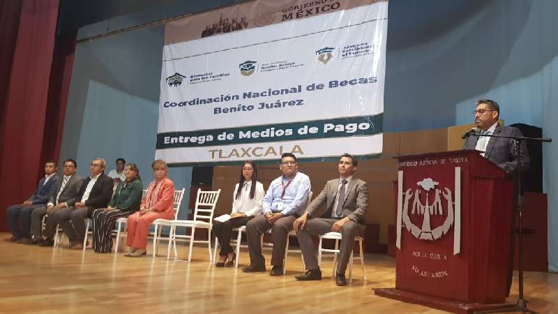 Ha entregado gobierno federal 700 mdp en becas