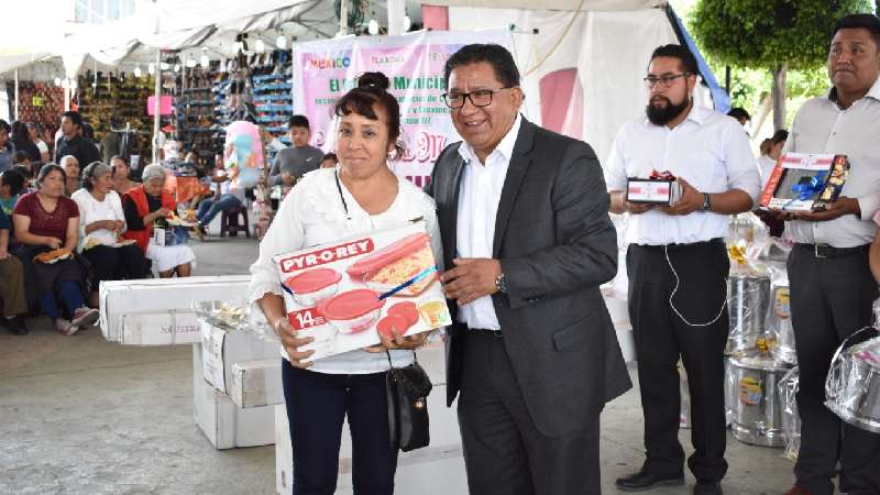 En Teolocholco festejan a mamás en su día 