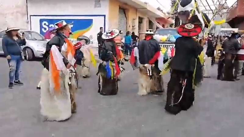 Desfile de Feria de San Isidro en Xicohtzinco