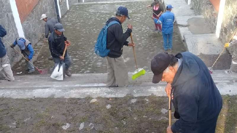 Realiza servicios públicos limpieza de calles en Ocotlán