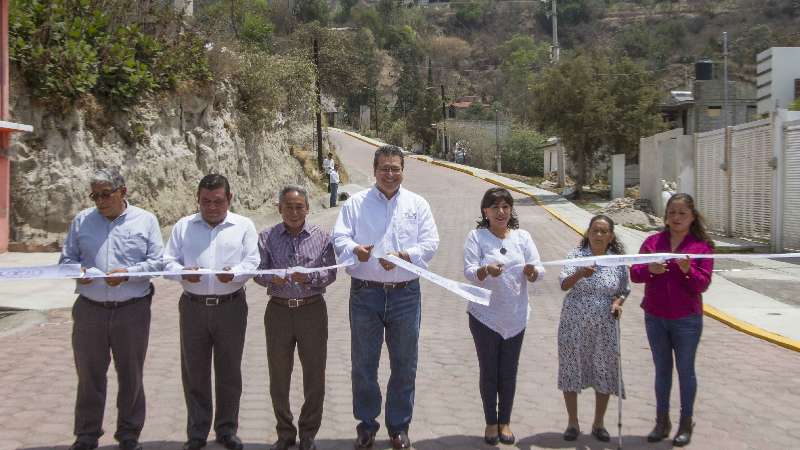 Entrega Marco Mena 16 obras para comunidades de la capital