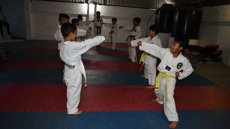 Masiva participación de estudiantes y deportistas de Zacatelco 