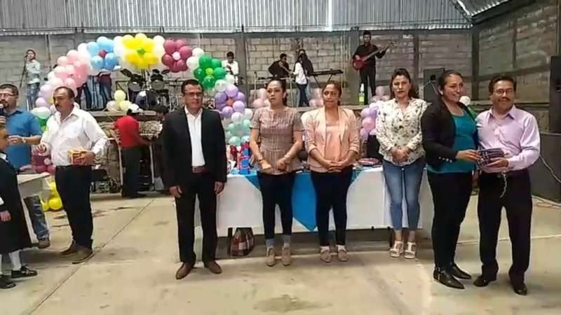 Reconocen y celebran a docentes en Cuapiaxtla
