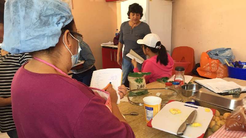 Imparten en Xicohtzinco taller de elaboración de conservas