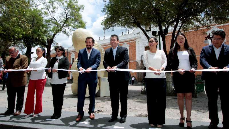 Inaugura Mena exposición Timo en Tlaxcala de Rodrigo de la Sierra