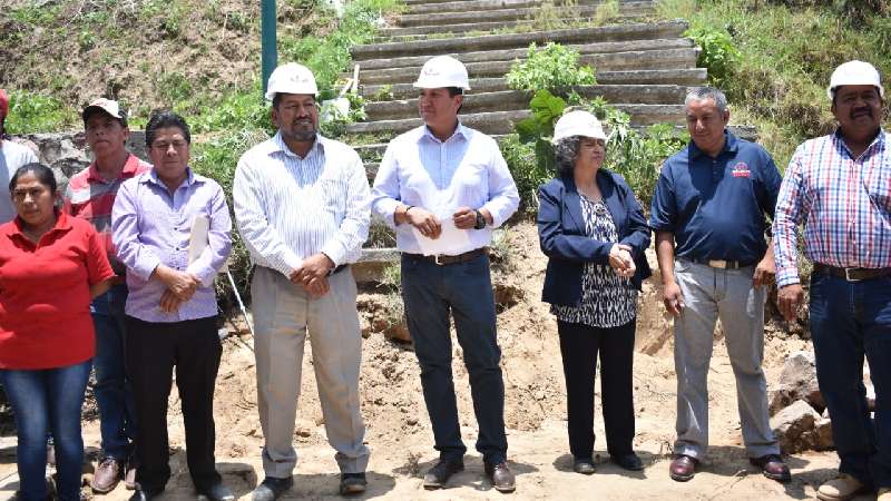 Colocan primera piedra de Plazuela Aljibe en San Miguel 