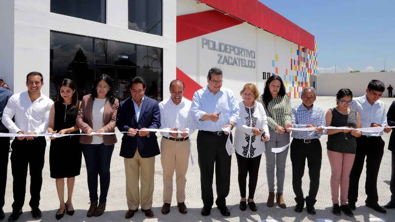 Mena inaugura polideportivo de Zacatelco con inversión de 19.1