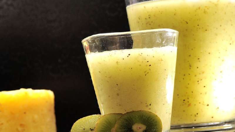 Agua de kiwi con piña