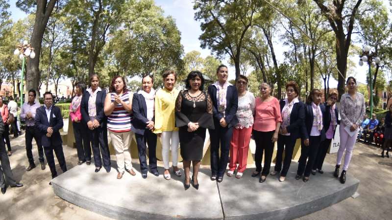 Clausura alcaldesa Anabell Ávalos talleres y expo-venta del SMDIF