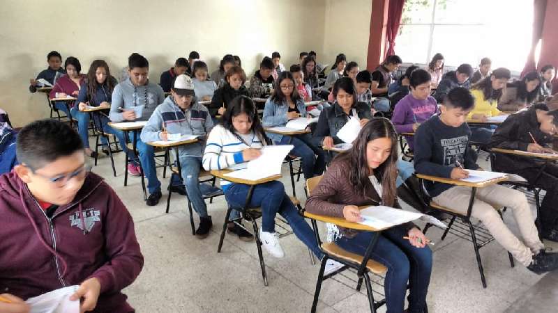 Presentan examen 17 mil 631 alumnos para ingresar a bachiller