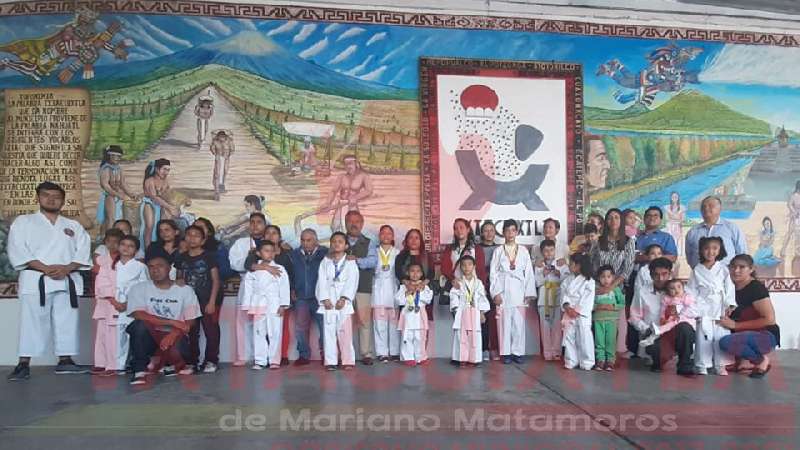 Equipo de karate de Ixtacuixtla gana 15 medallas 