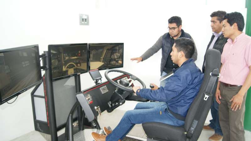 Capacita UPT región poniente a sus alumnos con tecnología