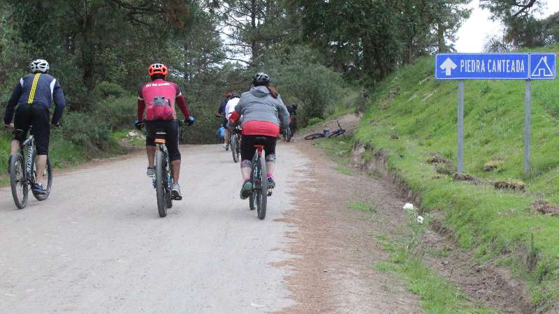 Realiza IDET con éxito segundo paseo ciclista con luciérnagas