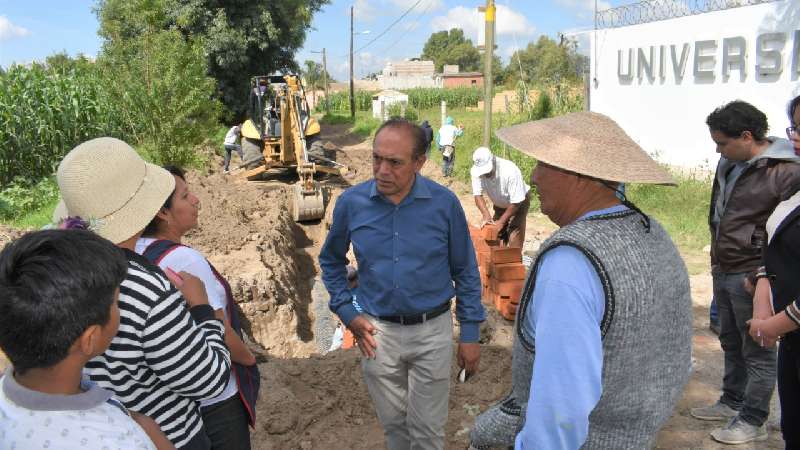 Tomas Orea supervisa obras de drenaje público