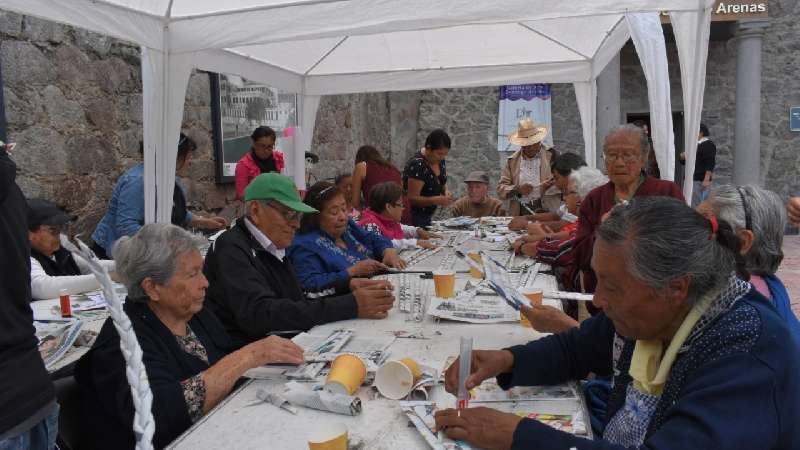 Abuelos de Zacatelco, se unen a las prácticas de reciclaje 