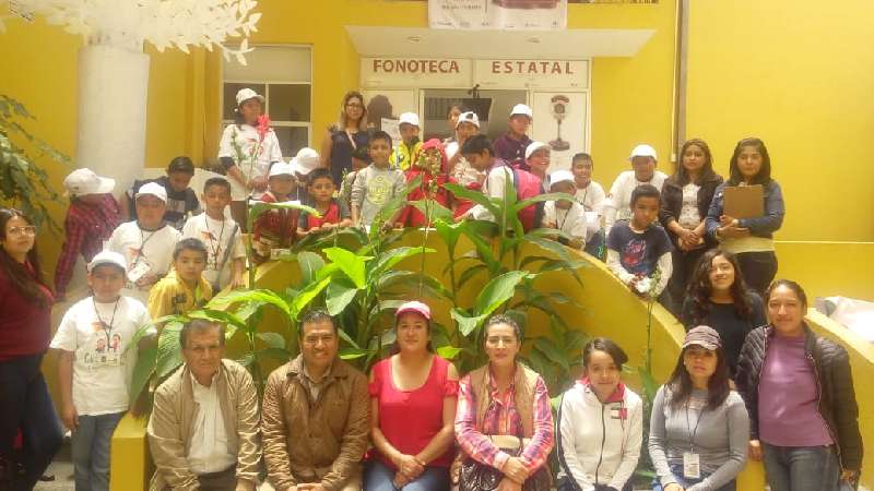 Visitan museos y plaza de toros infantes del curso de verano