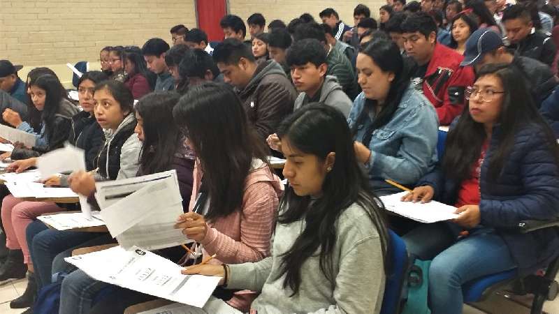 Realizan más de 800 aspirantes examen de ingreso a la UPTX