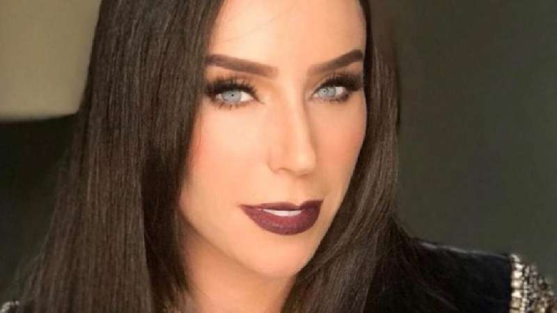 Inés Gómez Mont se despoja de su maquillaje 