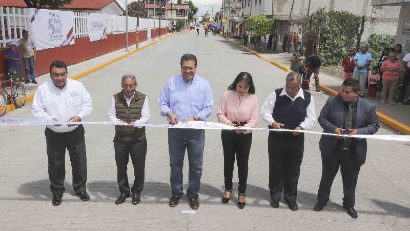 Entrega Marco Mena pavimentación hidráulica en Axocomanitla 