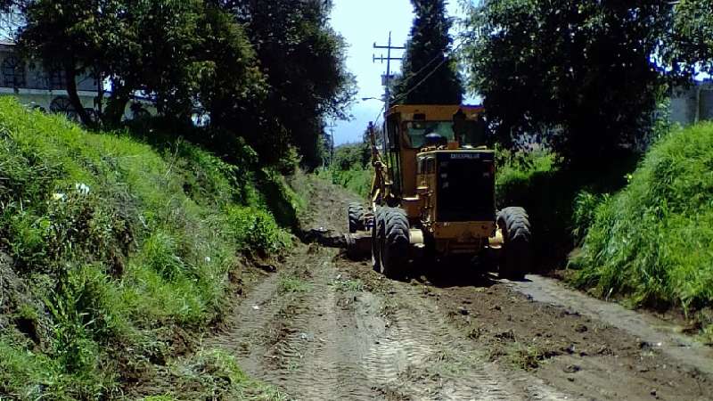 Rehabilita Xicohtzinco, más de 14 kilómetros de caminos 