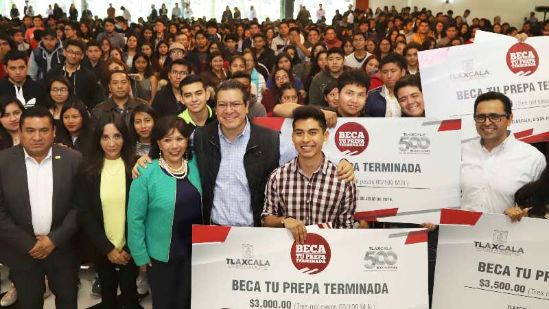 Marco Mena inicia entrega de becas tu prepa terminada 2019