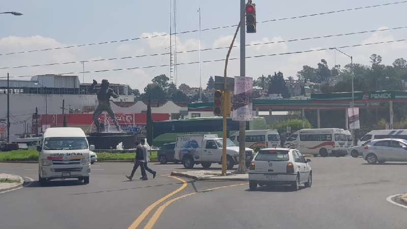 Cumplen transportistas con manifestación, los reciben en Segob