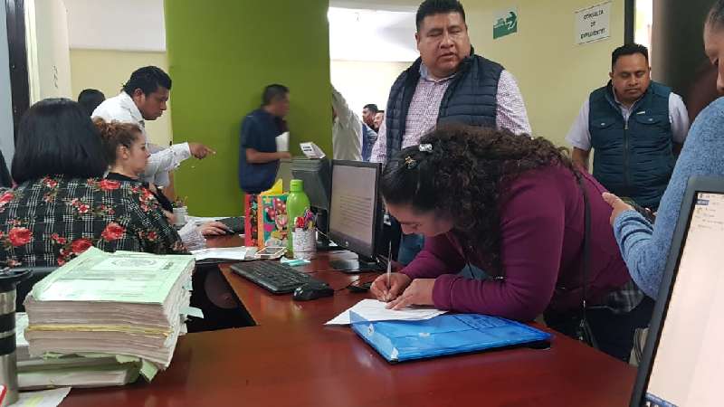 Firman maestros cesados de la CNTE convenio para su reinstalación