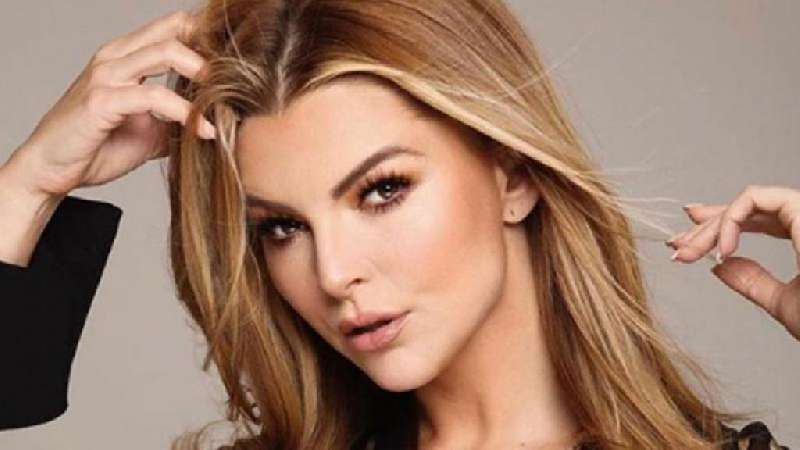 Marjorie de Sousa casi se devora su tanga al mover su bumbum