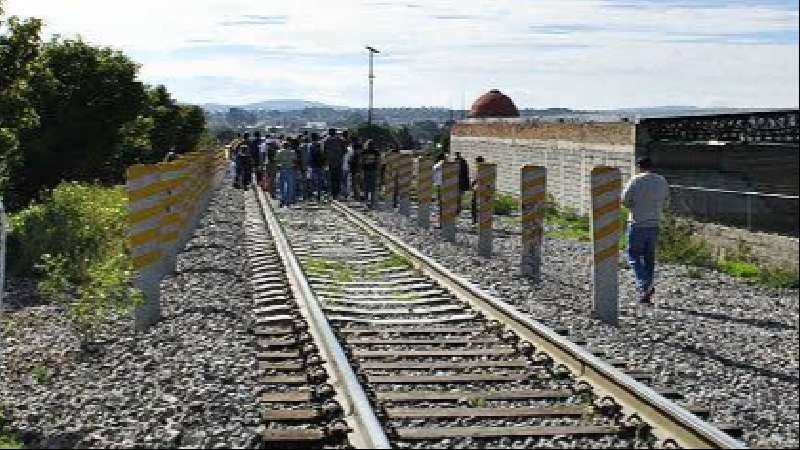 Apoya sindicato ferrocarrilero retiro postes en vías de Apizaco
