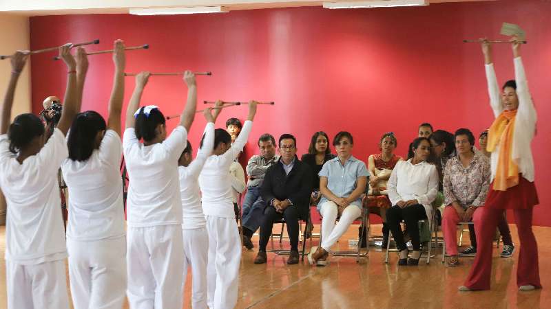 Clausura Chávez taller de euritmia del centro de asistencia